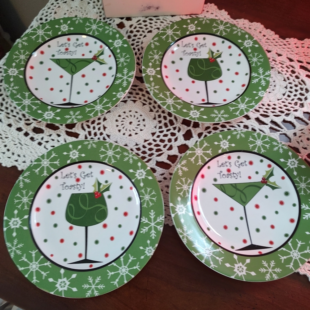 222 Fifth Green and Red Holiday Plates Set